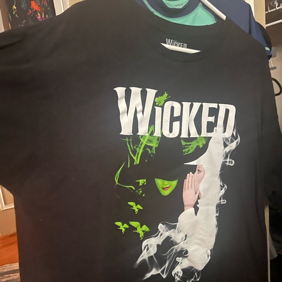 Wicked the musical TShirt - Picture 2 of 5